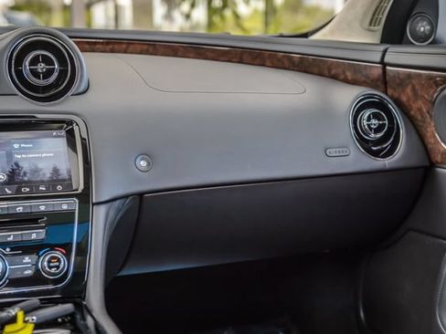 Used 2019 Jaguar XJ L Portfolio RWD image 32