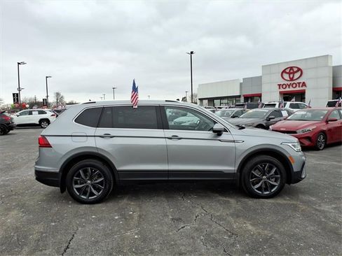 Used 2022 Volkswagen Tiguan SE image 2