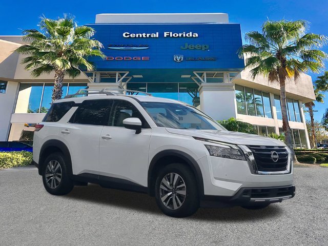 Used 2025 Nissan Pathfinder SL FWD image 2