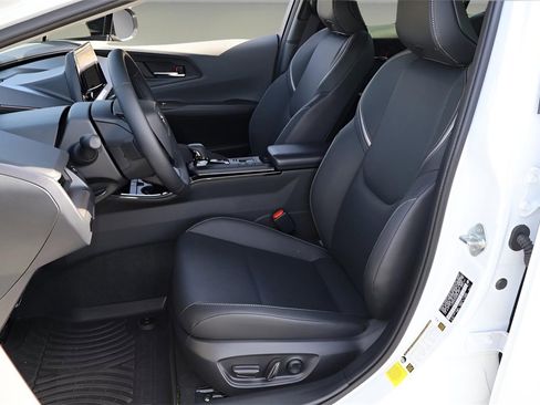 Certified 2025 Toyota Prius XLE image 9