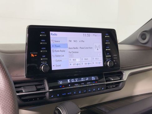 Used 2023 Toyota Sienna Platinum image 22