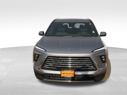 Used 2025 Buick Enclave Preferred AWD/4WD image 12