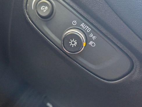 Used 2018 Chevrolet Equinox LS image 22