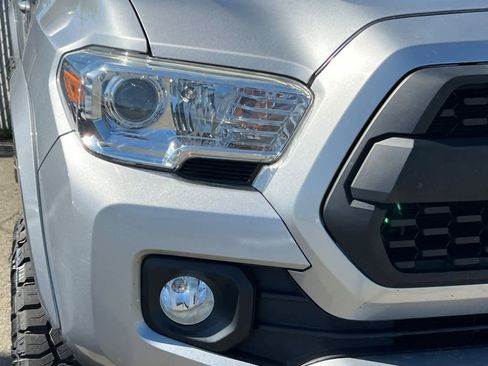 Used 2021 Toyota Tacoma SR5 w/ Technology Package image 8