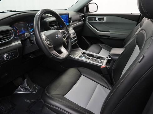 Used 2022 Ford Explorer XLT w/ Equipment Group 202A image 21
