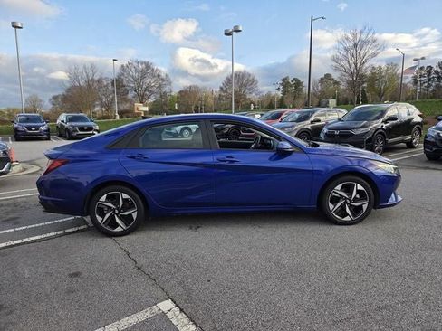 Used 2023 Hyundai Elantra SEL w/ Convenience Package image 9