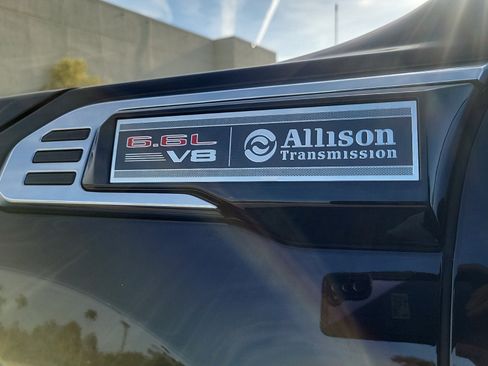 Used 2024 GMC Sierra 2500 SLT w/ SLT Convenience Package image 11