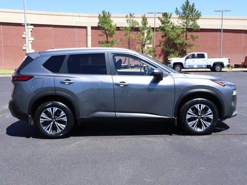 Used 2022 Nissan Rogue SV w/ SV Premium Package FWD image 34