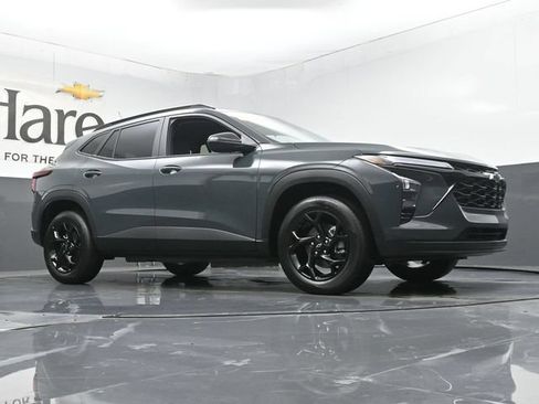 Used 2026 Chevrolet Trax LT w/ Driver Confidence Package FWD image 2