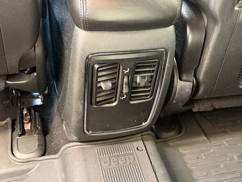 Used 2019 Jeep Grand Cherokee Laredo w/ Laredo X Package RWD image 15