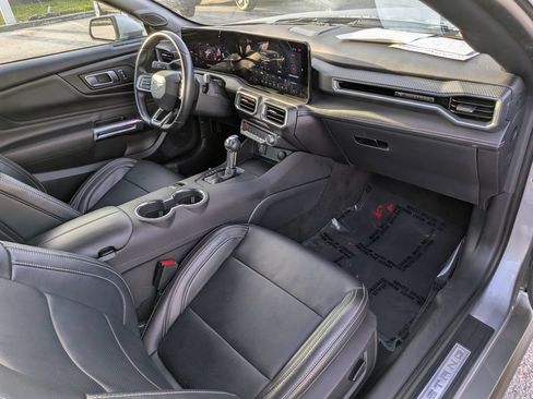 Used 2025 Ford Mustang Premium RWD image 9