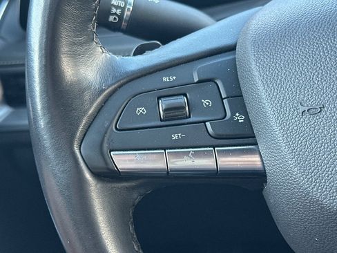 Used 2025 Cadillac XT4 Premium Luxury FWD image 34