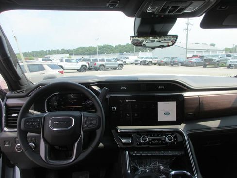 New 2026 GMC Sierra 2500 Denali Ultimate AWD/4WD image 17