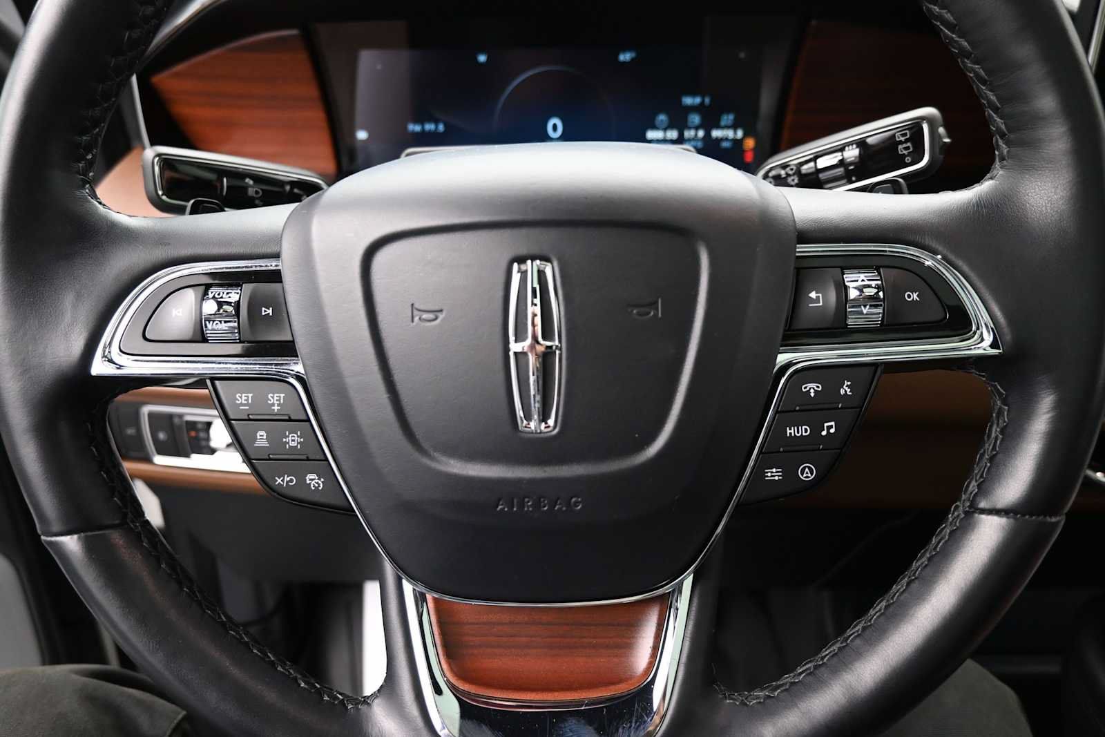 Used 2023 Lincoln Navigator Reserve AWD/4WD image 6