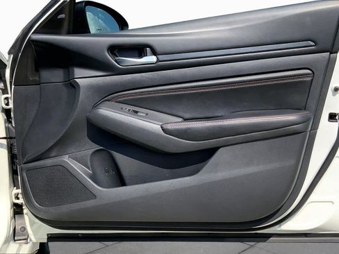 Used 2022 Nissan Altima 2.5 SR w/ Midnight Edition Package FWD image 23
