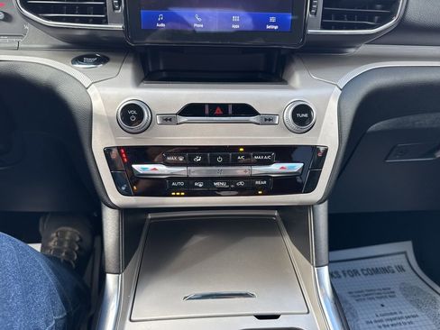 Used 2023 Ford Explorer XLT w/ Equipment Group 202A AWD/4WD image 29