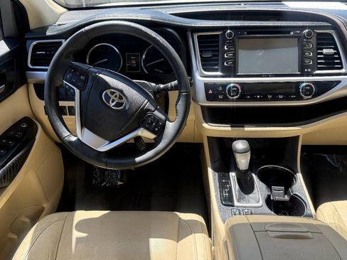 Used 2015 Toyota Highlander XLE AWD/4WD image 7