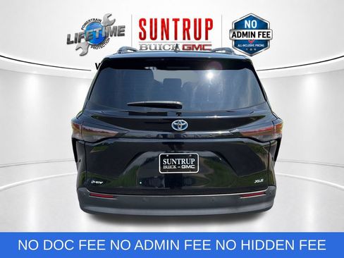 Used 2025 Toyota Sienna XLE FWD image 4
