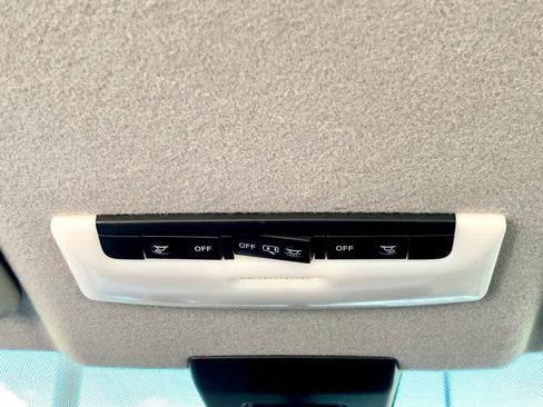 Used 2020 Nissan Kicks SR image 16