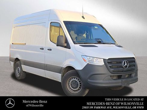 Used 2025 Mercedes-Benz Sprinter 2500 image 1