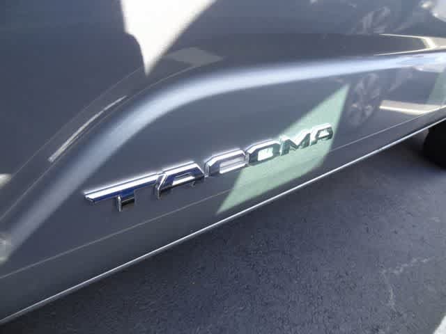 Used 2025 Toyota Tacoma SR5 AWD/4WD image 17