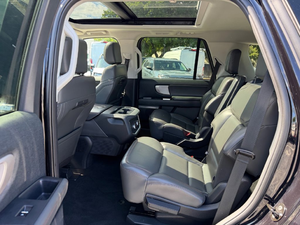 Used 2025 Ford Expedition Active RWD image 13