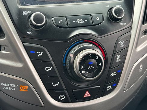 Used 2017 Hyundai Veloster FWD image 17