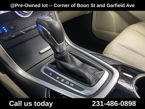 Used 2018 Ford Edge Titanium w/ Equipment Group 302A AWD/4WD image 27