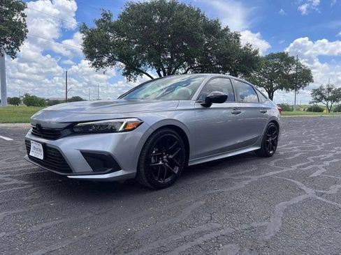 Used 2022 Honda Civic Sport image 2