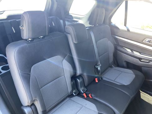 Used 2018 Ford Explorer XLT w/ Equipment Group 201A AWD/4WD image 35