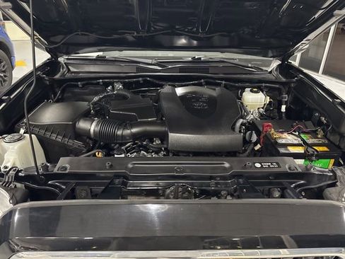 Used 2019 Toyota Tacoma TRD Off-Road w/ Technology Package image 36