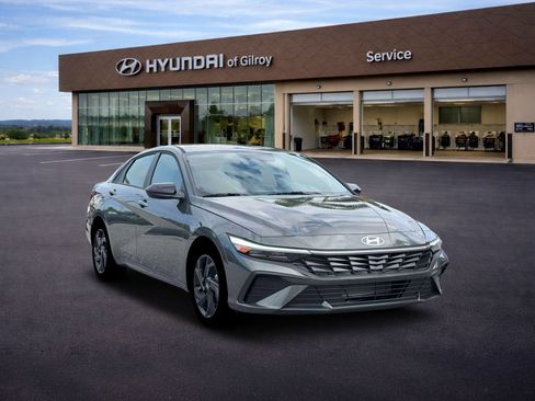 New 2026 Hyundai Elantra SEL Sport FWD image 11