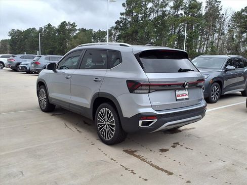 New 2026 Volkswagen Taos SE FWD image 6