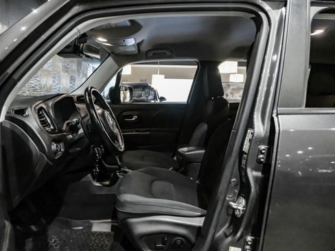 Used 2017 Jeep Renegade Altitude AWD/4WD image 4