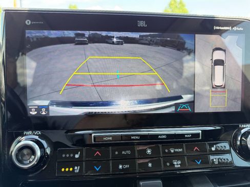 Used 2021 Toyota Highlander Platinum image 36