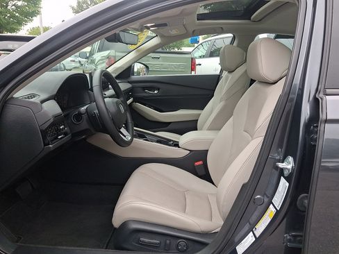 Used 2023 Honda Accord Touring image 13