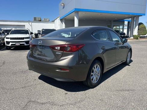 Used 2016 MAZDA MAZDA3 i Sport w/ Preferred Equipment Package FWD image 5