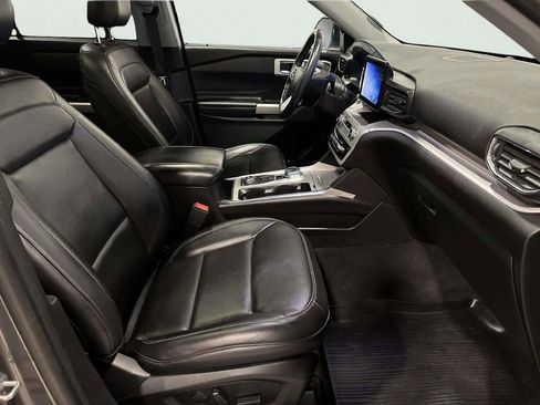 Used 2023 Ford Explorer XLT w/ Equipment Group 202A AWD/4WD image 27