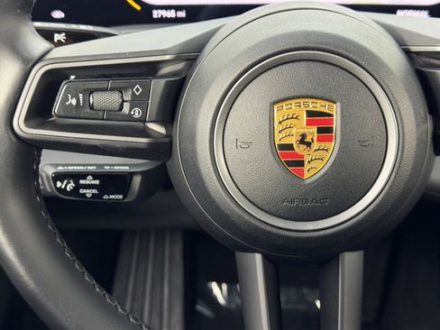 Used 2022 Porsche Taycan image 19