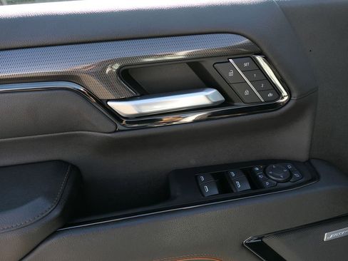 Used 2024 GMC Sierra 2500 AT4 w/ AT4 Preferred Package image 13