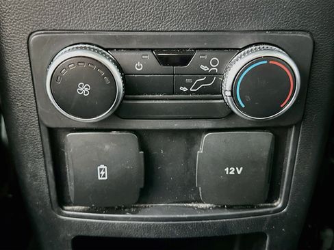 Used 2021 Ford Explorer XLT w/ Equipment Group 202A AWD/4WD image 27