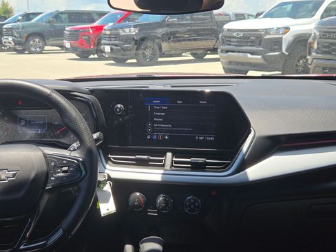 Used 2024 Chevrolet Trax RS w/ Sunroof Package FWD image 16