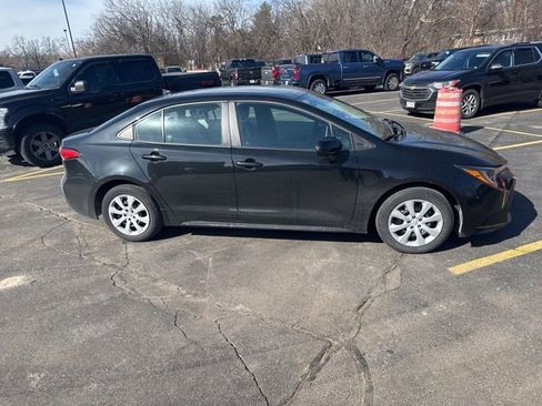 Used 2021 Toyota Corolla LE image 5