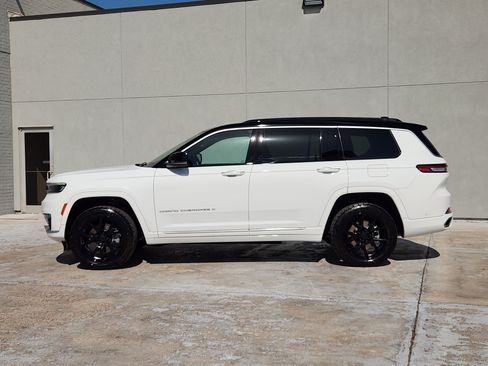 Used 2025 Jeep Grand Cherokee L Summit w/ Luxury Tech Group V AWD/4WD image 5