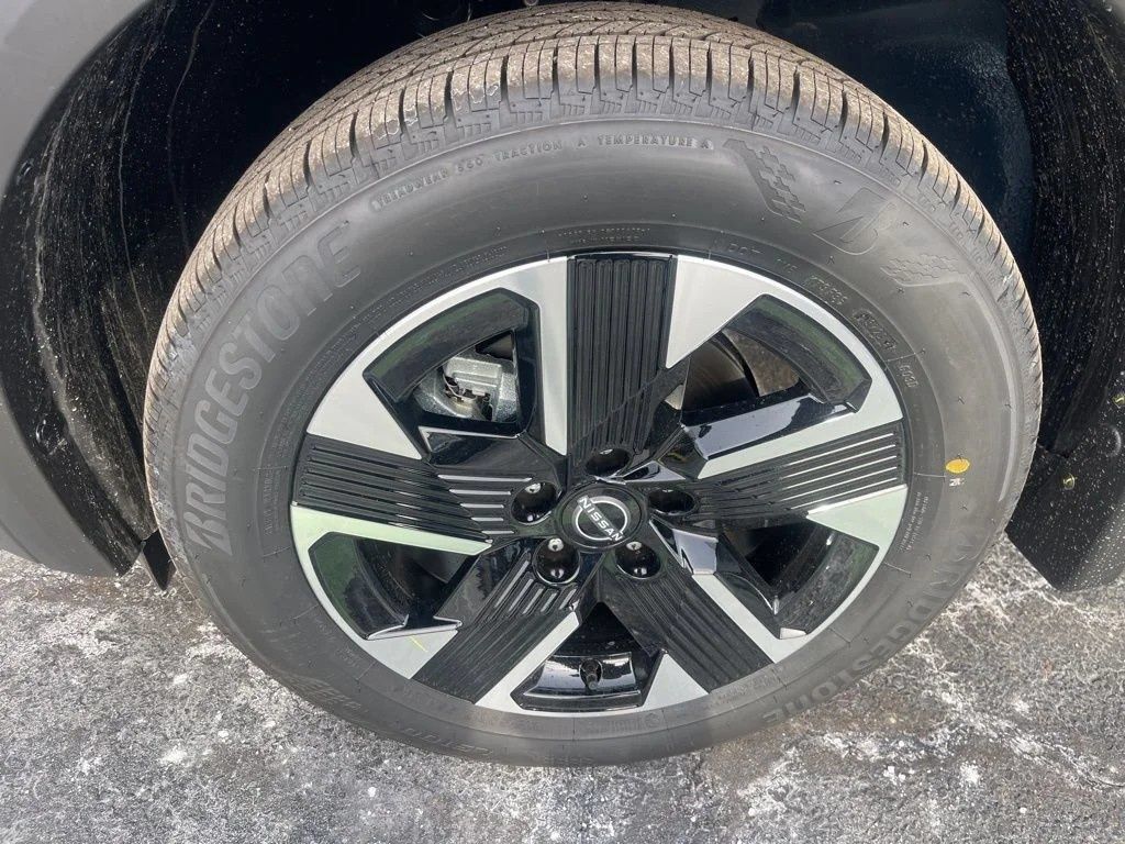 Used 2026 Nissan Kicks SV w/ SV Premium Package AWD/4WD image 9