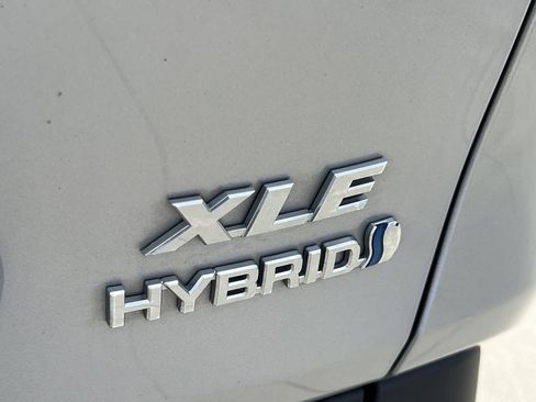 Used 2020 Toyota RAV4 XLE w/ Convenience Package AWD/4WD image 5