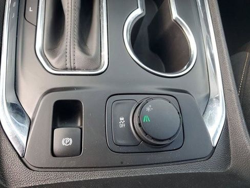 Used 2020 Chevrolet Traverse LS FWD image 32