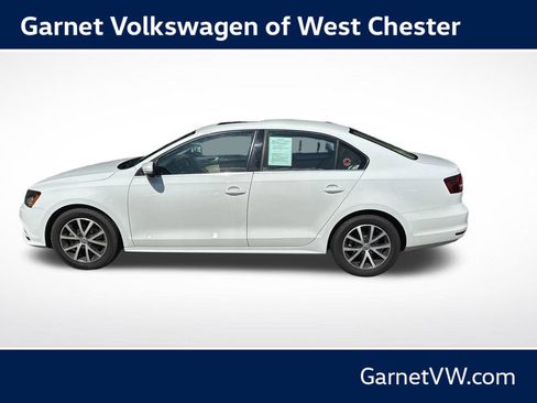 Used 2017 Volkswagen Jetta SE FWD image 2