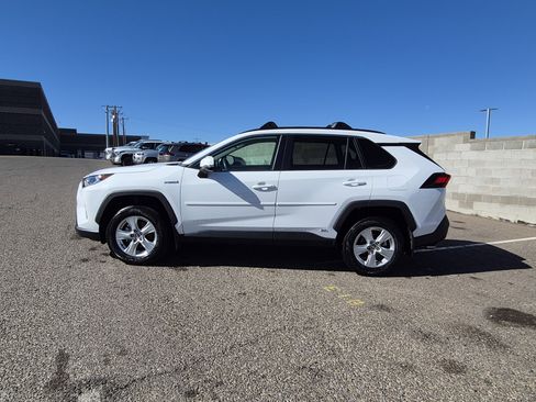 Used 2021 Toyota RAV4 XLE w/ Convenience Package AWD/4WD image 2