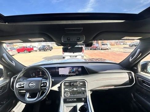 Certified 2025 Nissan Armada Platinum image 41